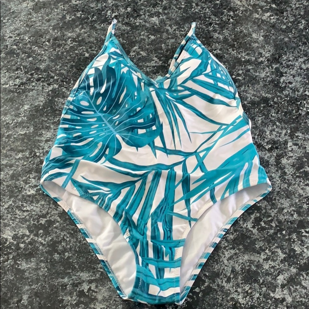 Brand new Cupshe one piece swimsuit